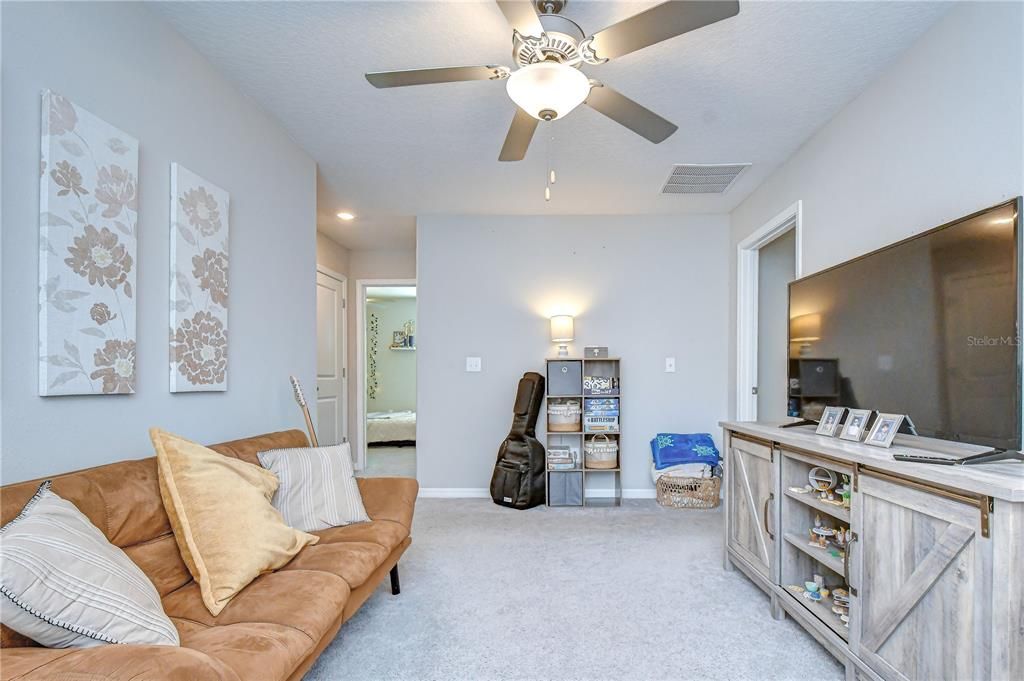 For Sale: $559,000 (6 beds, 3 baths, 2580 Square Feet)