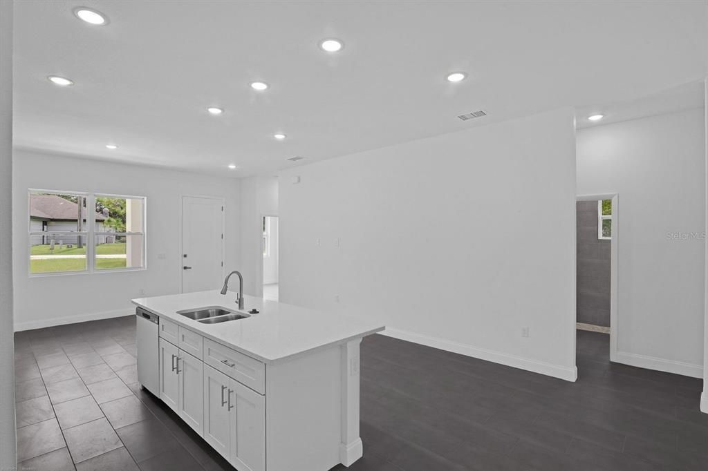 En Venta: $389,000 (3 camas, 3 baños, 1760 Pies cuadrados)