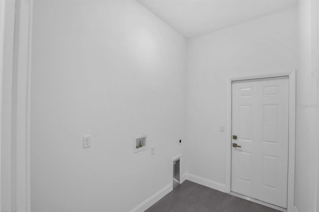 En Venta: $389,000 (3 camas, 3 baños, 1760 Pies cuadrados)