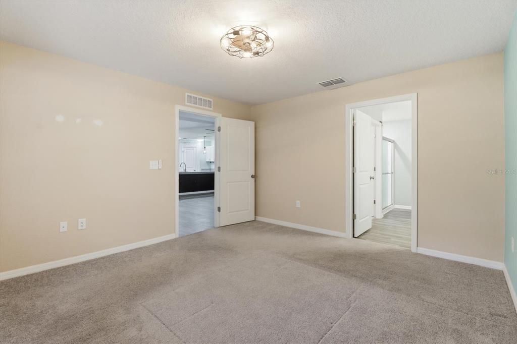 For Sale: $340,000 (4 beds, 2 baths, 1828 Square Feet)