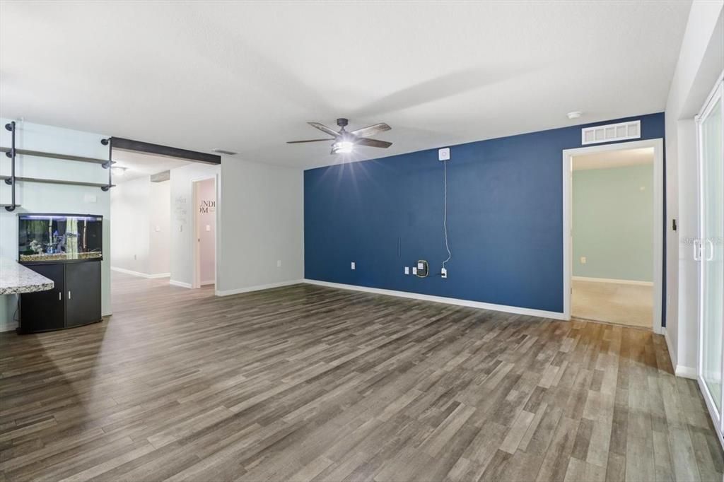 For Sale: $340,000 (4 beds, 2 baths, 1828 Square Feet)