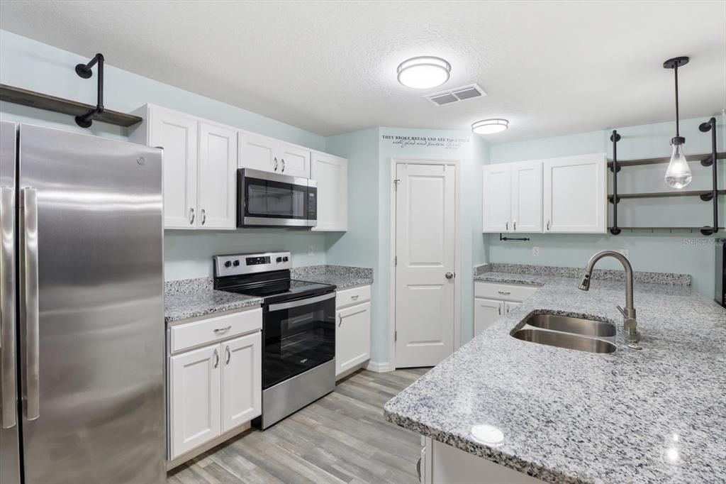 For Sale: $340,000 (4 beds, 2 baths, 1828 Square Feet)