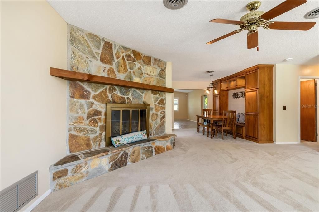 For Sale: $452,000 (3 beds, 3 baths, 2076 Square Feet)