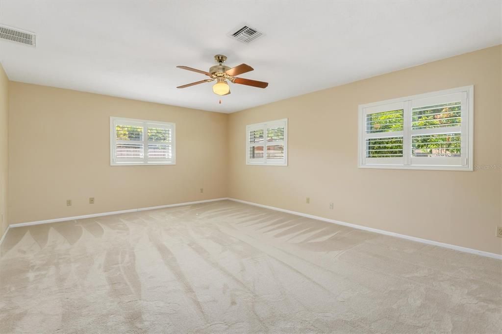 For Sale: $452,000 (3 beds, 3 baths, 2076 Square Feet)