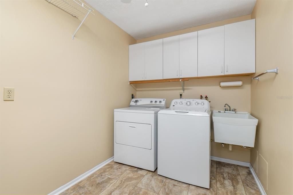 For Sale: $452,000 (3 beds, 3 baths, 2076 Square Feet)