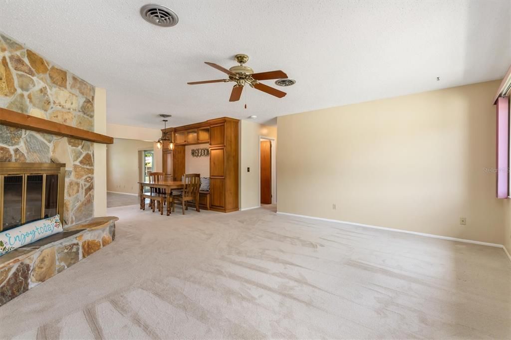 For Sale: $452,000 (3 beds, 3 baths, 2076 Square Feet)