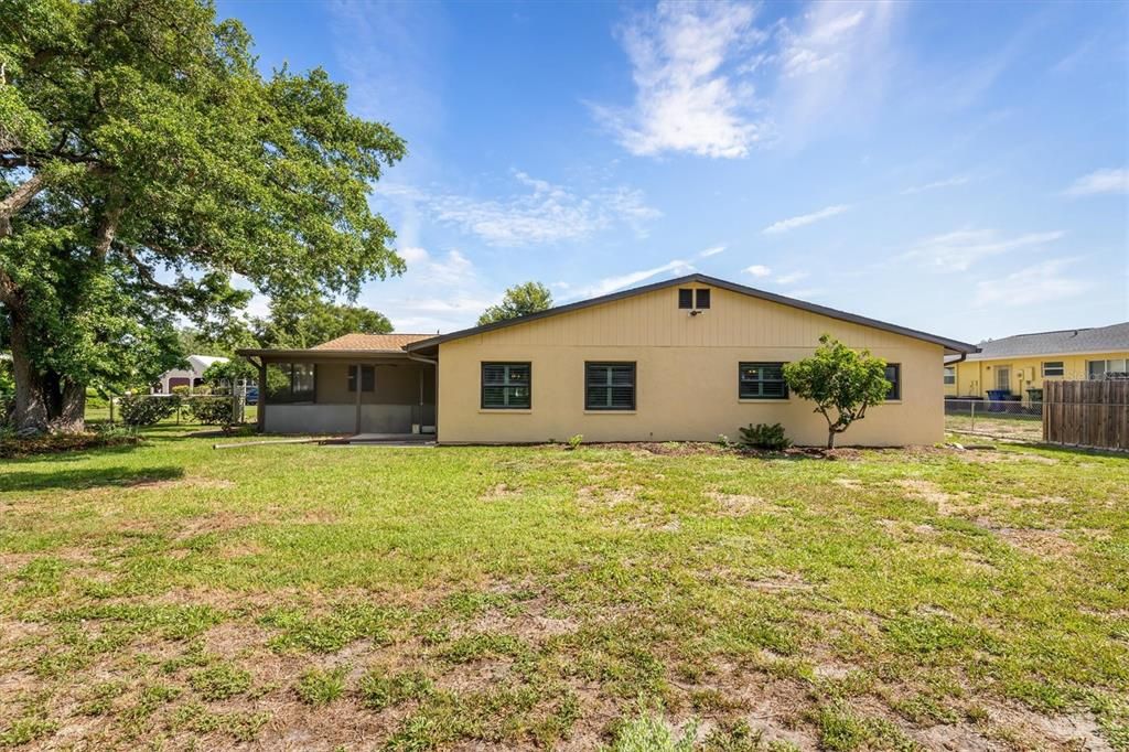 For Sale: $452,000 (3 beds, 3 baths, 2076 Square Feet)