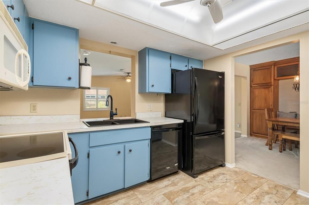 For Sale: $452,000 (3 beds, 3 baths, 2076 Square Feet)