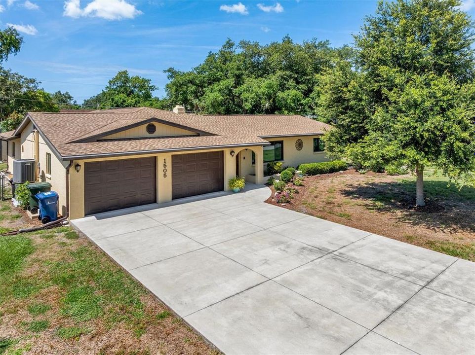 For Sale: $452,000 (3 beds, 3 baths, 2076 Square Feet)