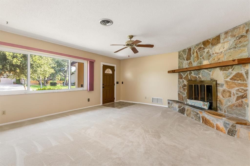 For Sale: $452,000 (3 beds, 3 baths, 2076 Square Feet)