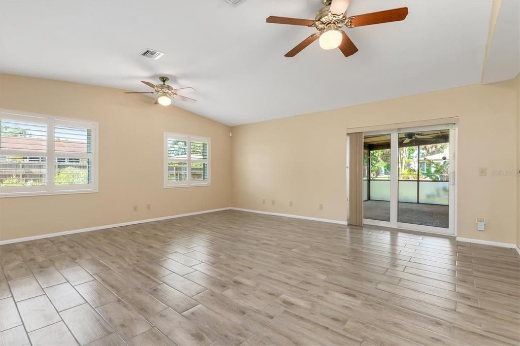 For Sale: $452,000 (3 beds, 3 baths, 2076 Square Feet)