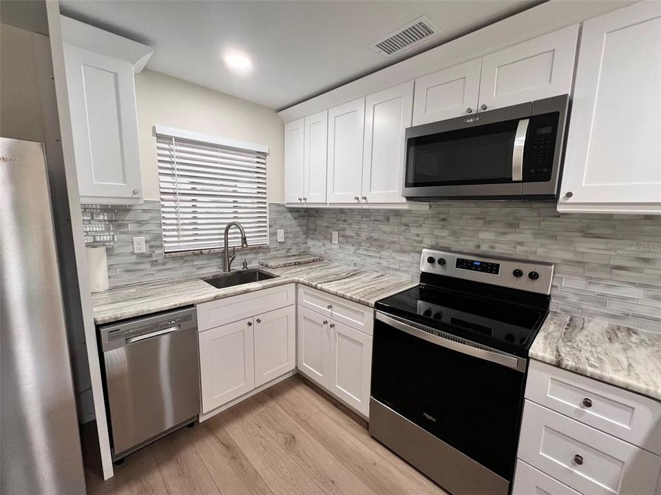 For Rent: $1,825 (3 beds, 1 baths, 998 Square Feet)
