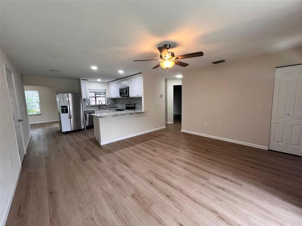 For Rent: $1,825 (3 beds, 1 baths, 998 Square Feet)