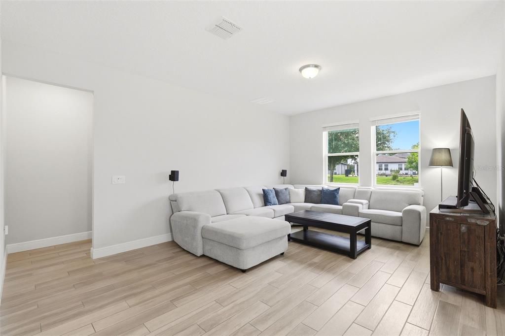 Active With Contract: $625,000 (4 beds, 2 baths, 1920 Square Feet)