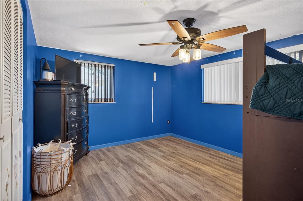 For Sale: $245,000 (2 beds, 2 baths, 1281 Square Feet)