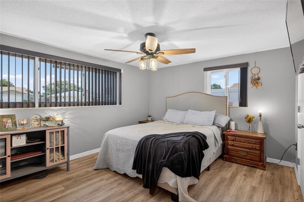 For Sale: $245,000 (2 beds, 2 baths, 1281 Square Feet)