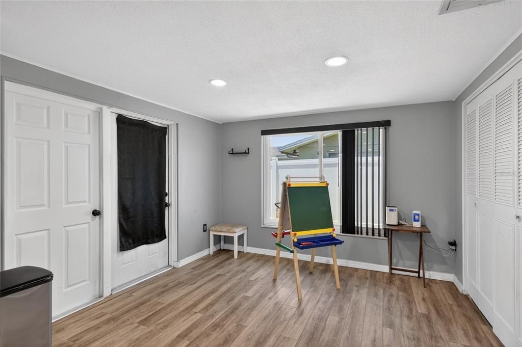 For Sale: $245,000 (2 beds, 2 baths, 1281 Square Feet)