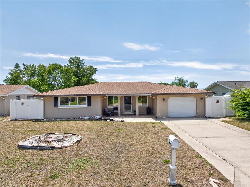 For Sale: $245,000 (2 beds, 2 baths, 1281 Square Feet)