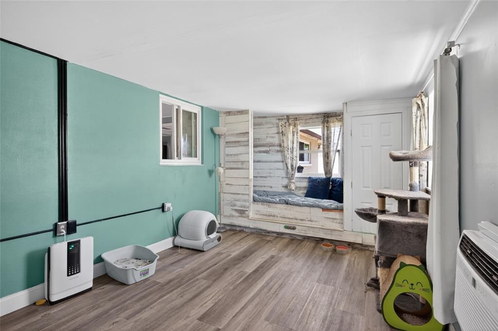 For Sale: $245,000 (2 beds, 2 baths, 1281 Square Feet)