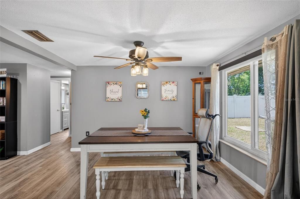 For Sale: $245,000 (2 beds, 2 baths, 1281 Square Feet)