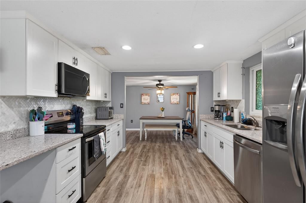 For Sale: $245,000 (2 beds, 2 baths, 1281 Square Feet)