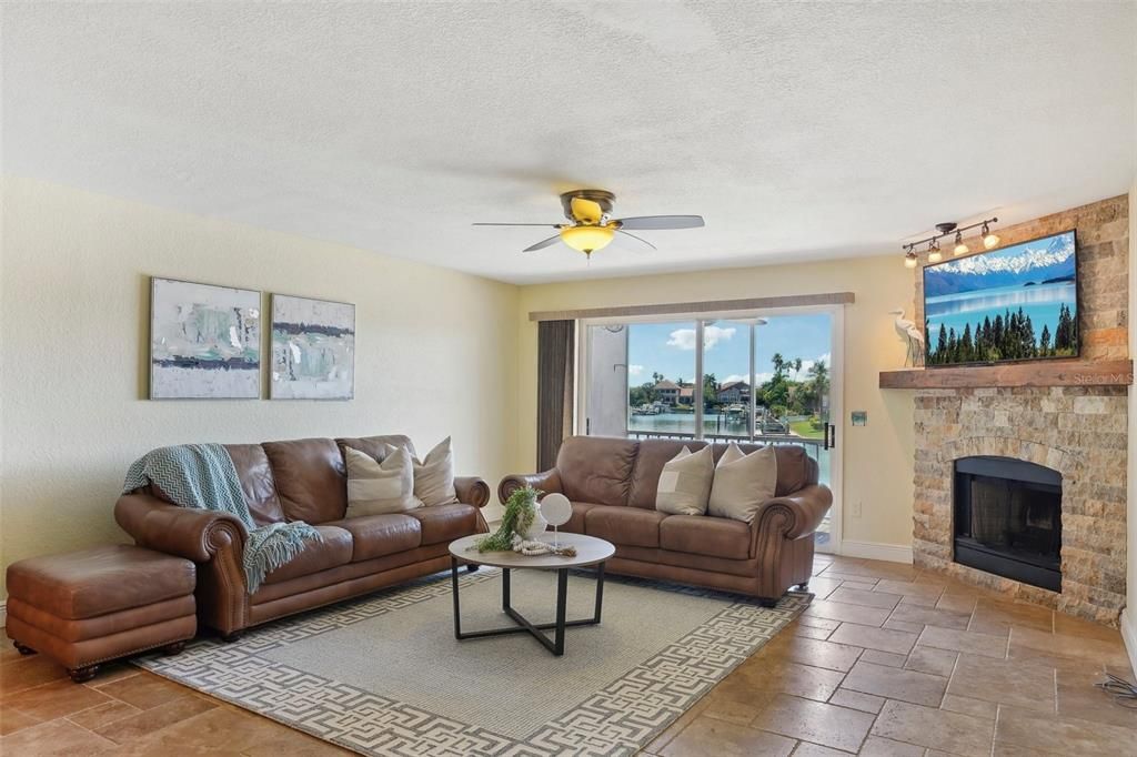 For Rent: $4,000 (2 beds, 2 baths, 1650 Square Feet)