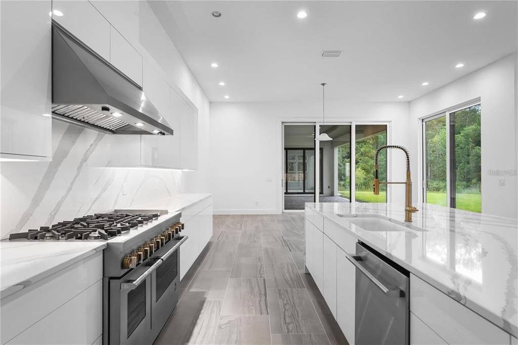 For Sale: $3,300,000 (6 beds, 6 baths, 7093 Square Feet)
