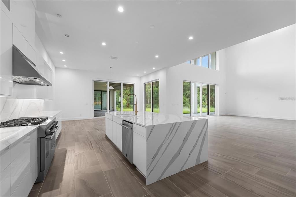 For Sale: $3,300,000 (6 beds, 6 baths, 7093 Square Feet)