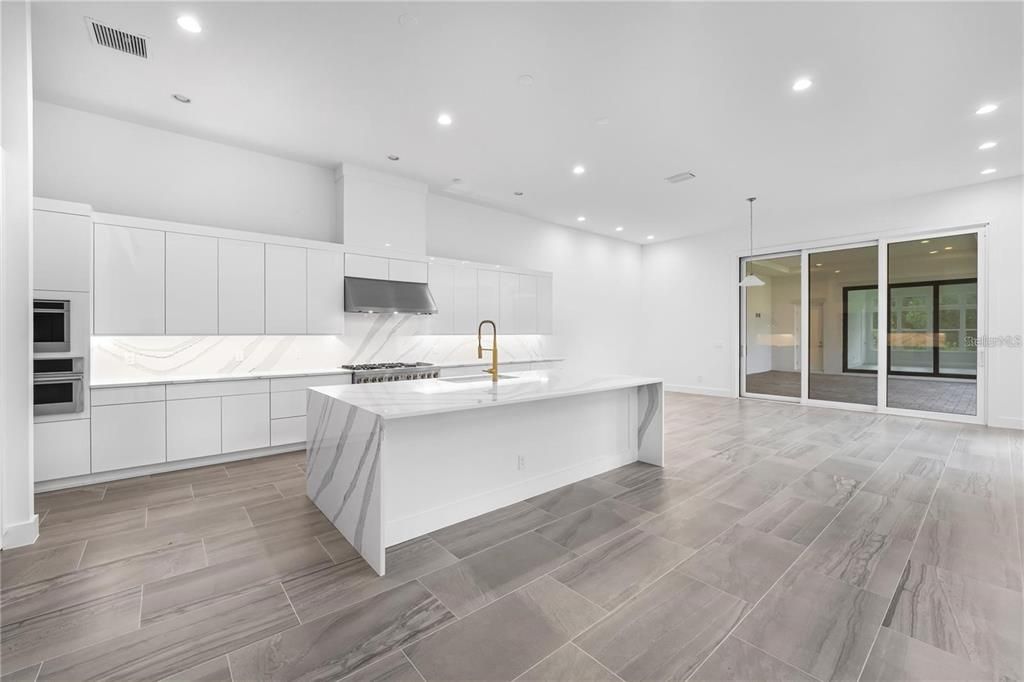 For Sale: $3,300,000 (6 beds, 6 baths, 7093 Square Feet)
