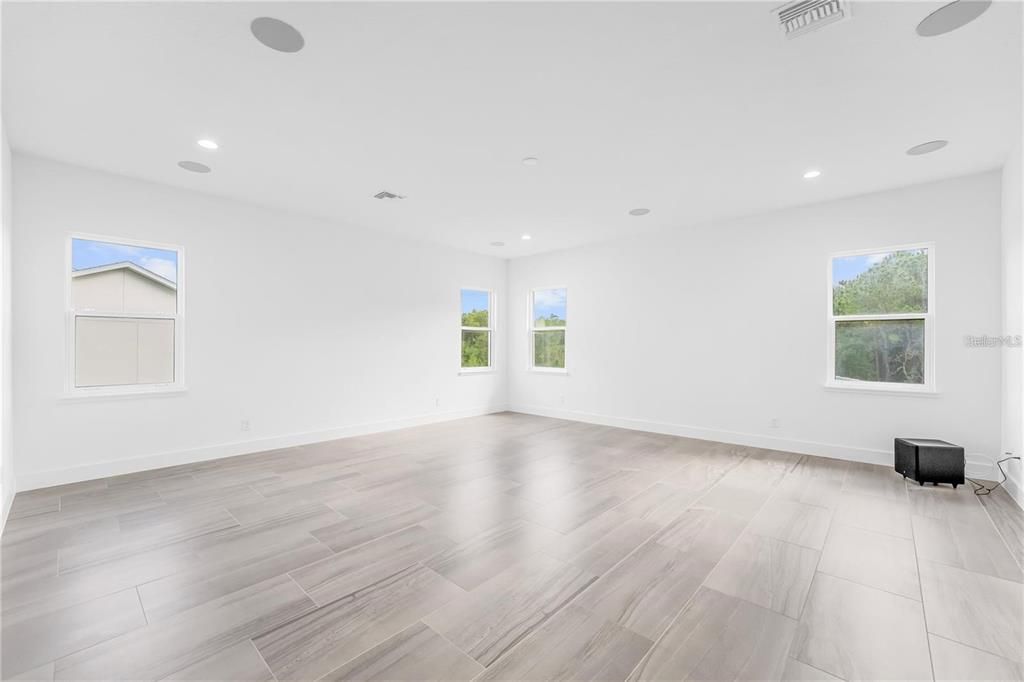 For Sale: $3,300,000 (6 beds, 6 baths, 7093 Square Feet)