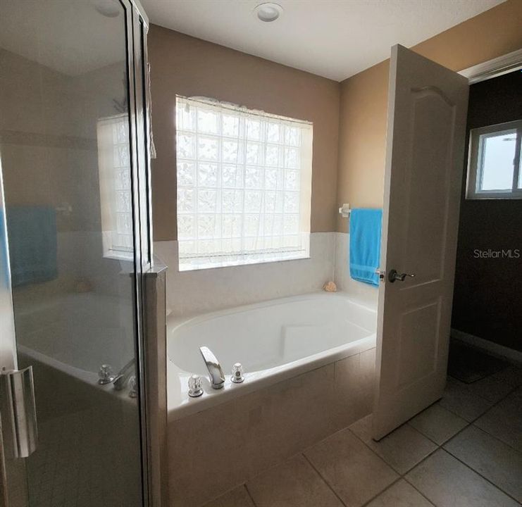 Active With Contract: $368,000 (3 beds, 2 baths, 1940 Square Feet)