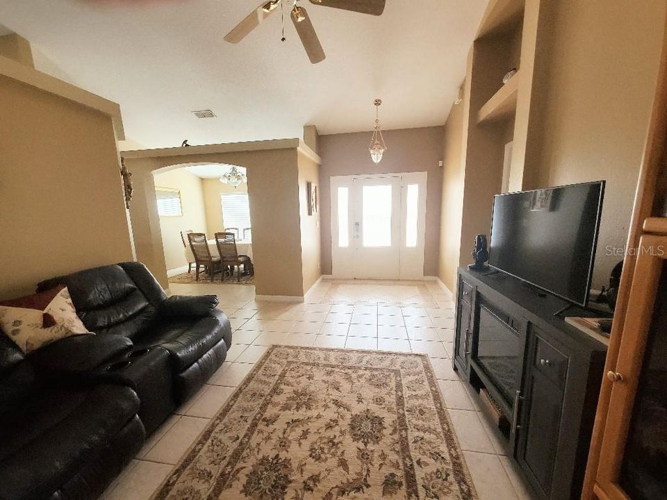 Active With Contract: $368,000 (3 beds, 2 baths, 1940 Square Feet)