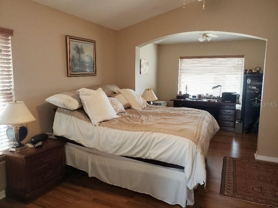 Active With Contract: $368,000 (3 beds, 2 baths, 1940 Square Feet)