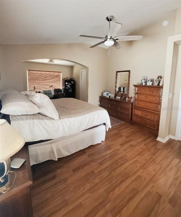 Active With Contract: $368,000 (3 beds, 2 baths, 1940 Square Feet)