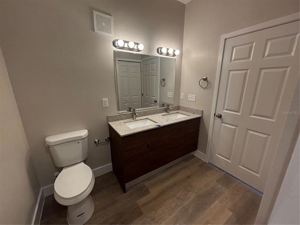 В аренду: $1,900 (2 спален, 2 ванн, 900 Квадратных фут)