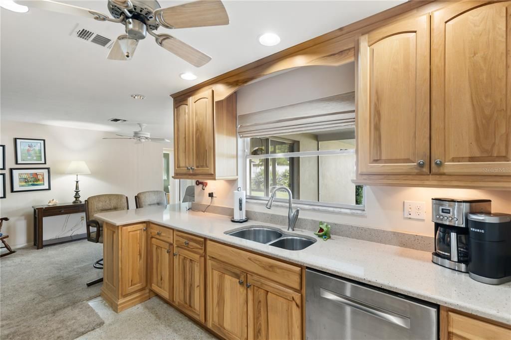 На продажу: $459,900 (3 спален, 2 ванн, 1570 Квадратных фут)