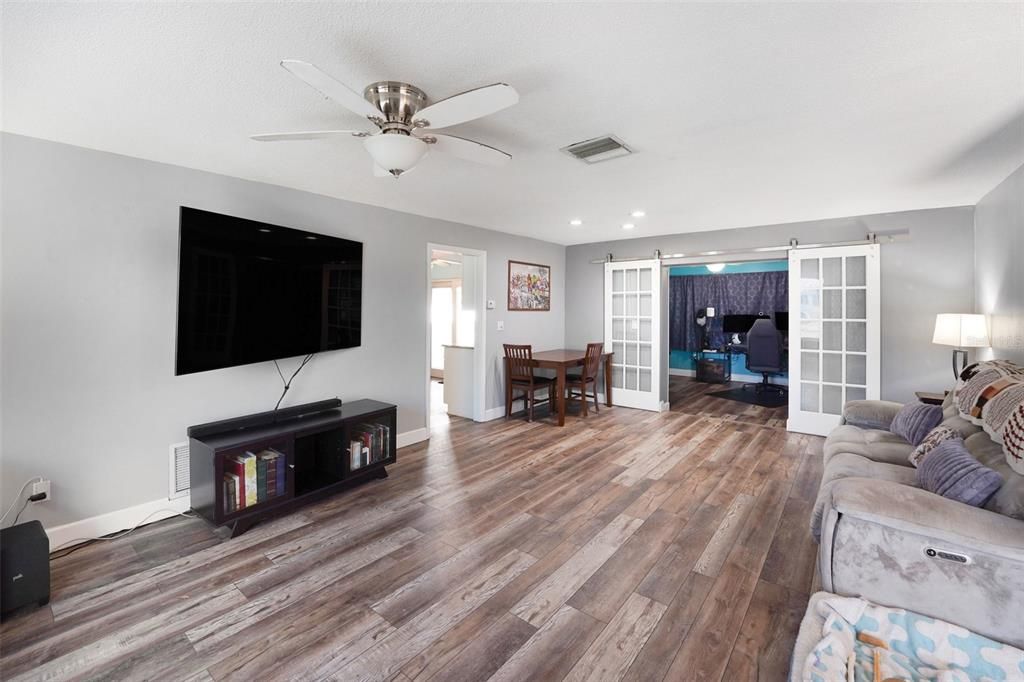For Rent: $2,600 (2 beds, 2 baths, 1322 Square Feet)