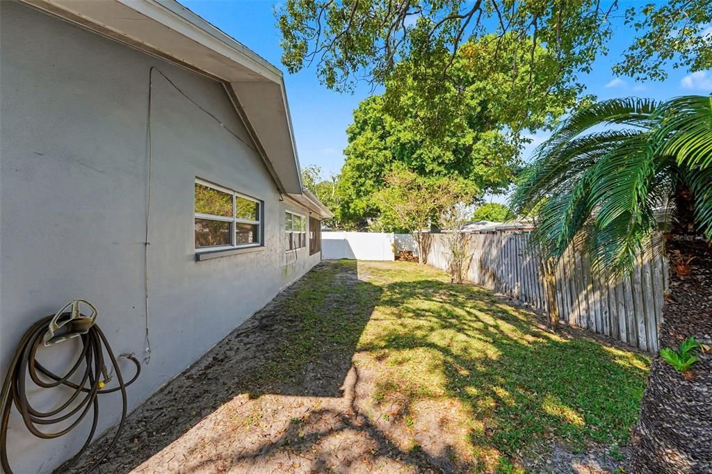 For Rent: $2,600 (2 beds, 2 baths, 1322 Square Feet)