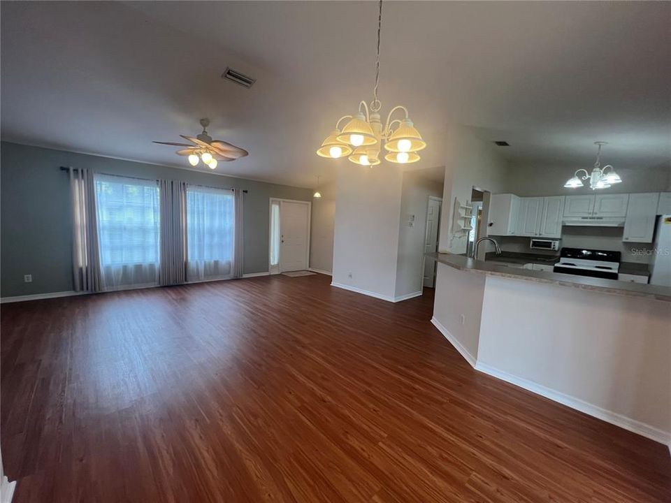 В аренду: $1,700 (3 спален, 2 ванн, 1192 Квадратных фут)