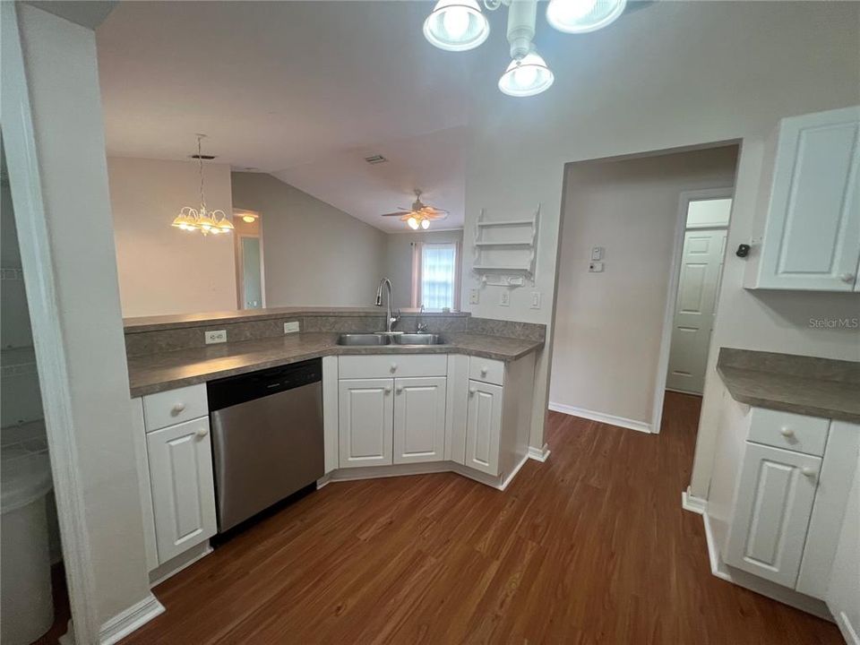 В аренду: $1,700 (3 спален, 2 ванн, 1192 Квадратных фут)
