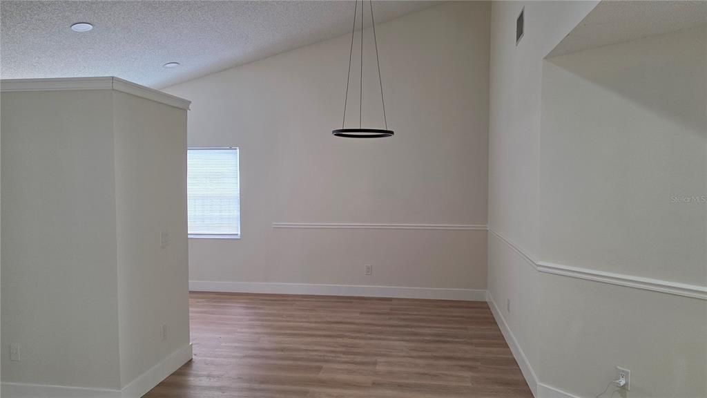 For Sale: $359,000 (3 beds, 2 baths, 1468 Square Feet)