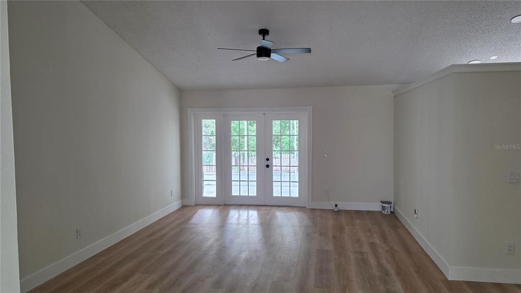 For Sale: $359,000 (3 beds, 2 baths, 1468 Square Feet)