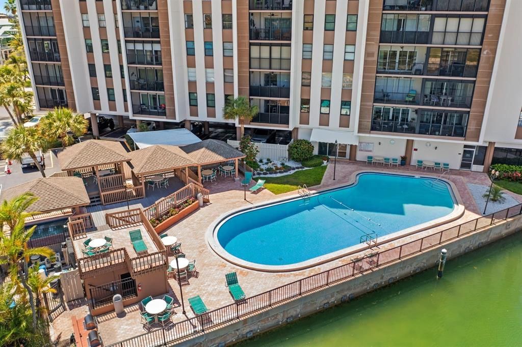 На продажу: $325,000 (2 спален, 2 ванн, 1240 Квадратных фут)