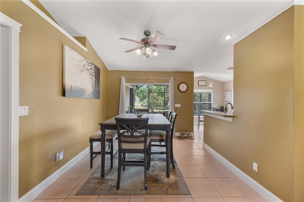 En Venta: $375,000 (4 camas, 2 baños, 1671 Pies cuadrados)