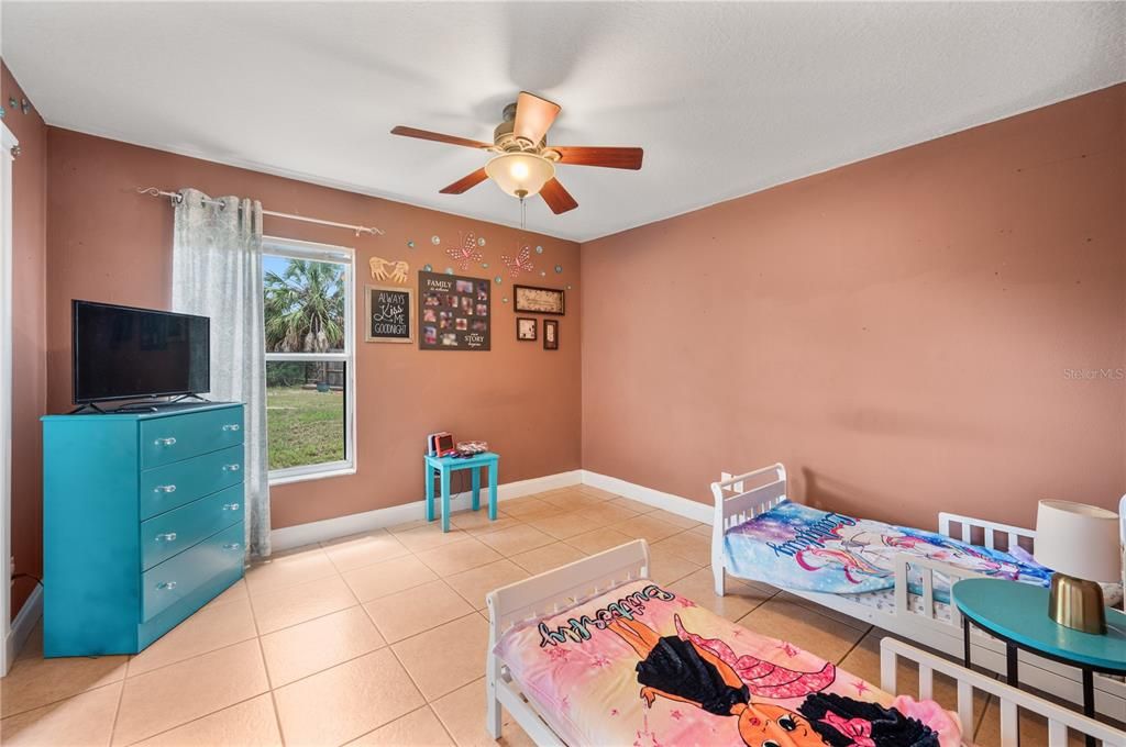 En Venta: $375,000 (4 camas, 2 baños, 1671 Pies cuadrados)