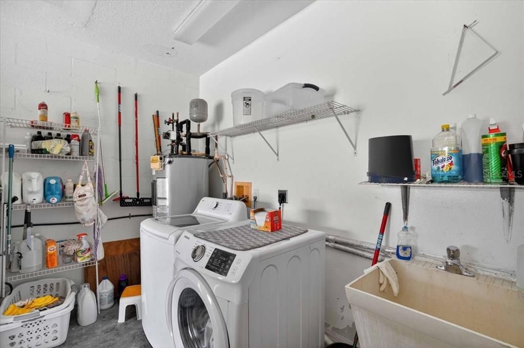На продажу: $440,000 (4 спален, 2 ванн, 1646 Квадратных фут)