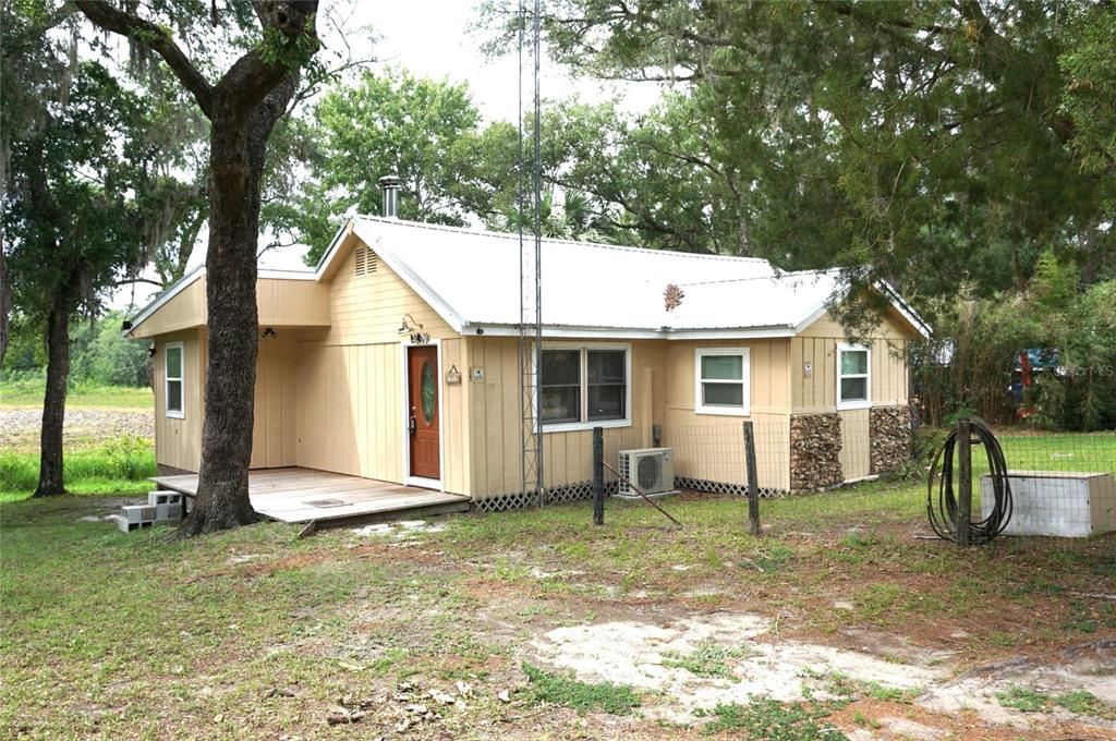 For Sale: $174,900 (2 beds, 1 baths, 1144 Square Feet)