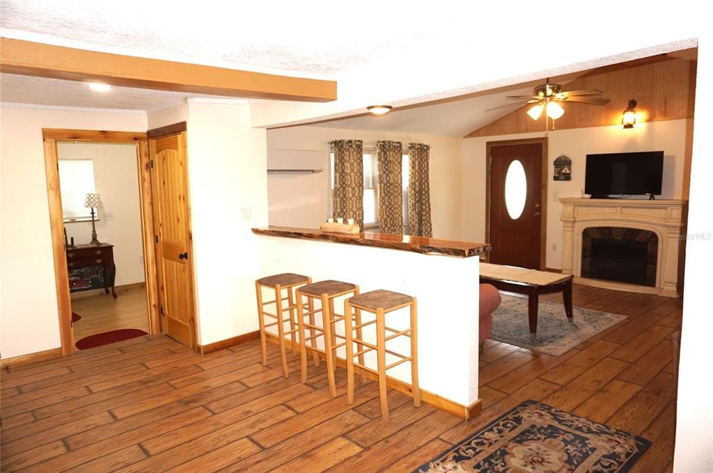 For Sale: $174,900 (2 beds, 1 baths, 1144 Square Feet)