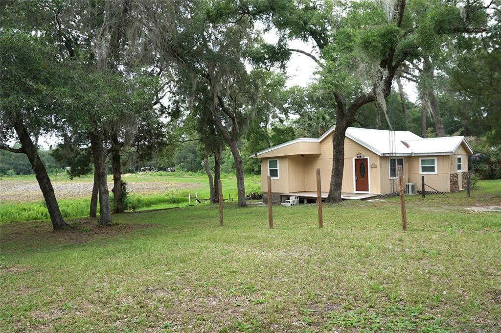 For Sale: $174,900 (2 beds, 1 baths, 1144 Square Feet)