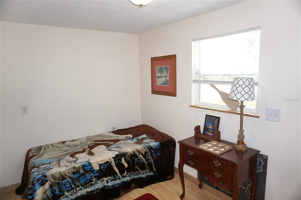 For Sale: $174,900 (2 beds, 1 baths, 1144 Square Feet)